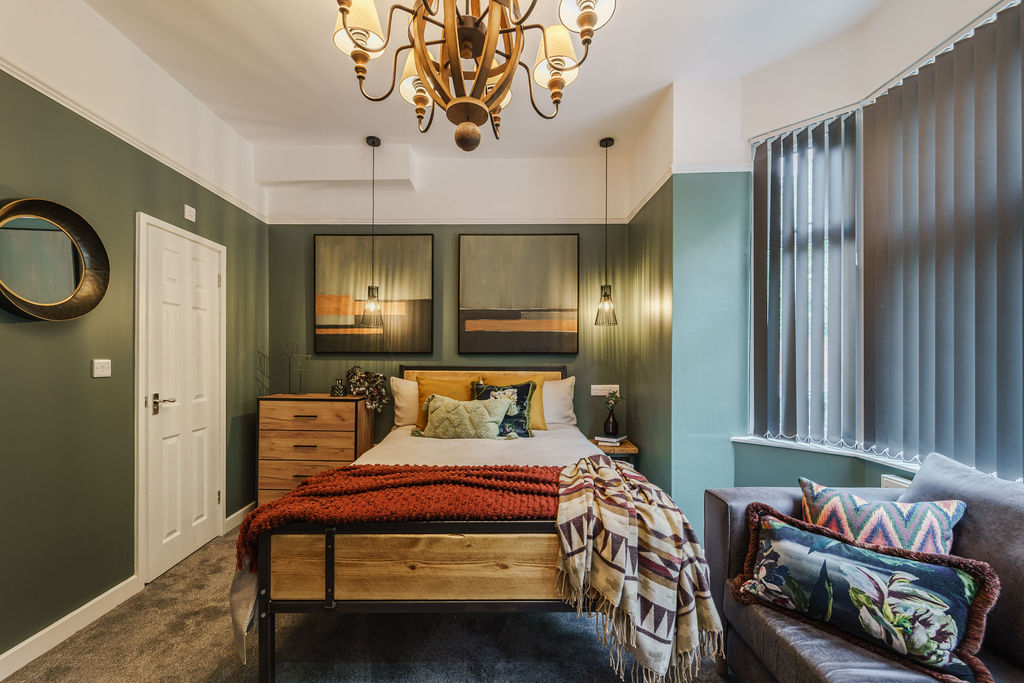 A furnished bedroom at a Coventry Rooms property
